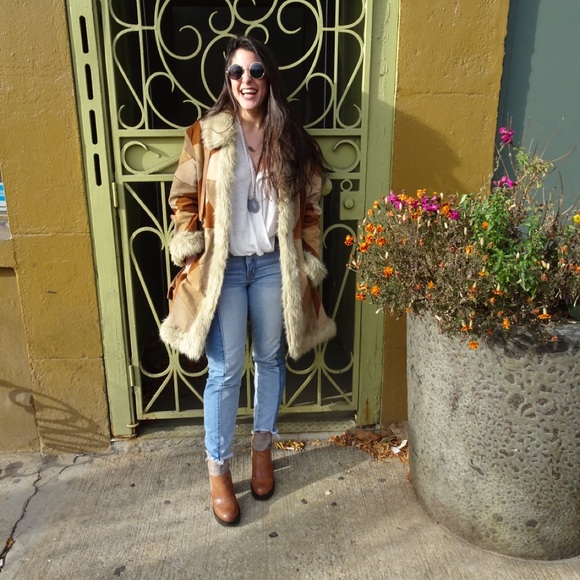 Meet your Posher, Gina - Picture 1 of 4